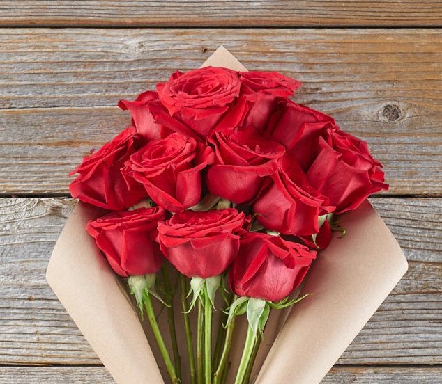 Bouquet of red roses, the symbol of romantic love